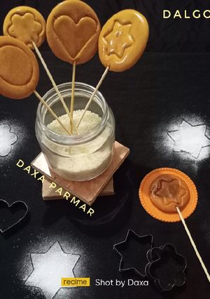 A picture of Dalgona Candy / Honeycomb Candy.