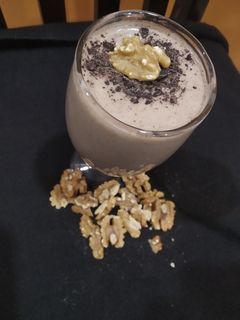 અખરોટ બનાના સ્મૂધી (Walnut Banana Smoothie Recipe In Gujarati) રેસીપી મુખ્ય ફોટો