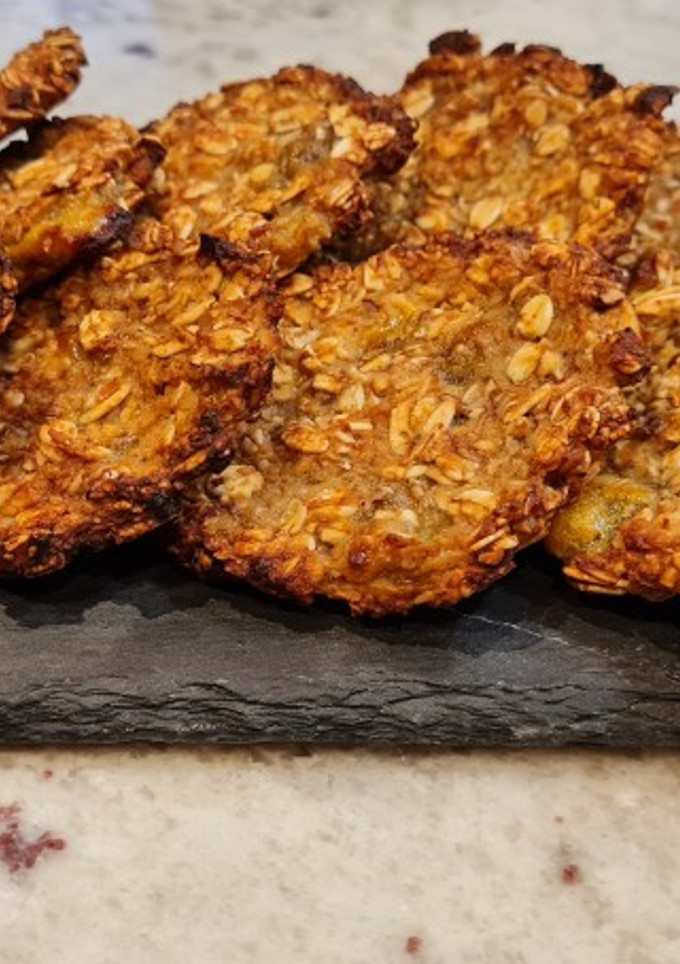 Una foto de Galletas de avena, plátano y canela sin harina ni azúcar