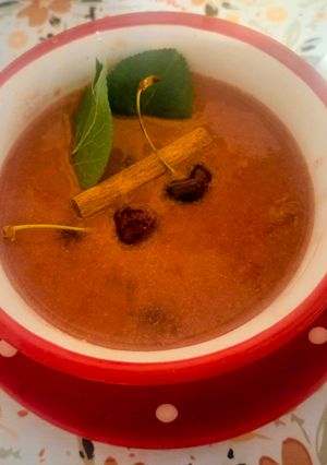 Cseresznyekrémleves tejjel 🍒🥣 recept fotója