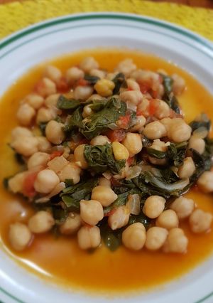 Una foto de Garbanzos con acelgas