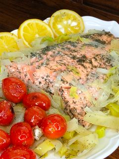 Una foto de Salmón en papillote en estuche Lékué
