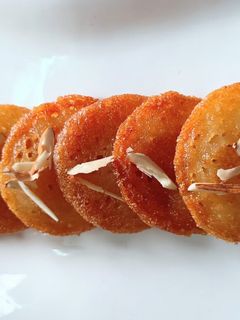 सूजी के मालपुए (suji ke malpuye recipe in hindi) रेसिपी मुख्य फोटो
