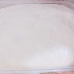 A picture of Pizza dough.
