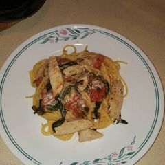 A picture of Chicken, spinach & bacon pasta.