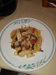 A picture of Chicken, spinach & bacon pasta.