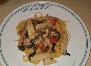 A picture of Chicken, spinach & bacon pasta.