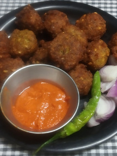 A picture of Moong dal vada / pakora.