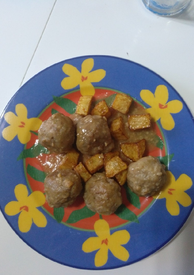 Una foto de Albóndigas con salsa de almendras