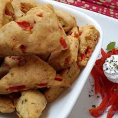 A picture of Minty buttermilk scones with cheese & bell pepper.