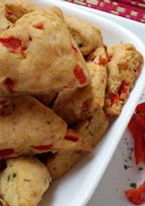 A picture of Minty buttermilk scones with cheese & bell pepper.