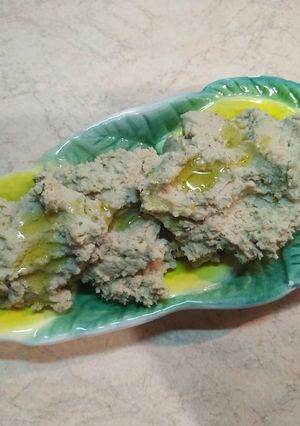 Φωτογραφία της συνταγής Το “not-hummus” από λευκά φασόλια, με ψημένο σκόρδο και δενδρολίβανο