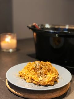 Una foto de Crockpot de pollo y coliflor