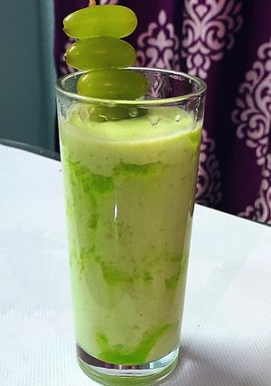 গ্ৰেপস মিল্ক শেক উইথ গ্ৰীন অ্যাপেল ক্রাস (grapes milk shake with green apple crush recipe) রেসিপির প্রধান ছবি