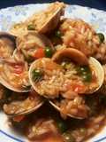 Wok de arroz basmati con almejas y sepias en salsa de soja