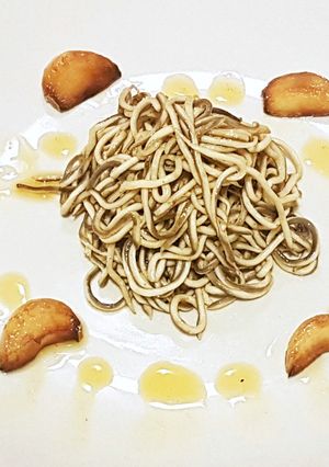Foto principal de Gulas Flambeadas al Ajillo con toque de Pimentón Rojo