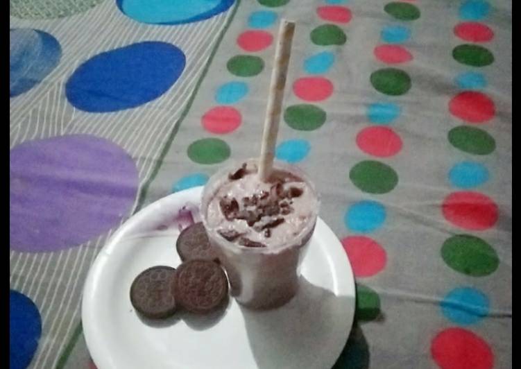 Simple Way to Prepare Speedy Oreo Milkshake