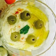 A picture of Hummus.