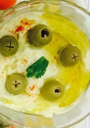 A picture of Hummus.