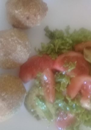 Una foto de Croquetas de pescado, papa y ciboulette