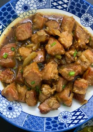 Hình của món Cá ngừ đại dương sốt me.