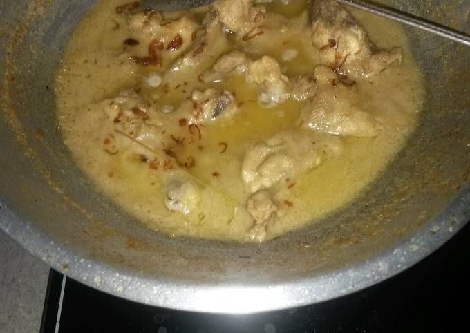 Opor ayam putih (ayam masak putih)