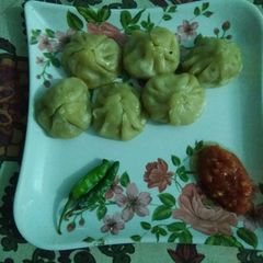 A picture of Momos.