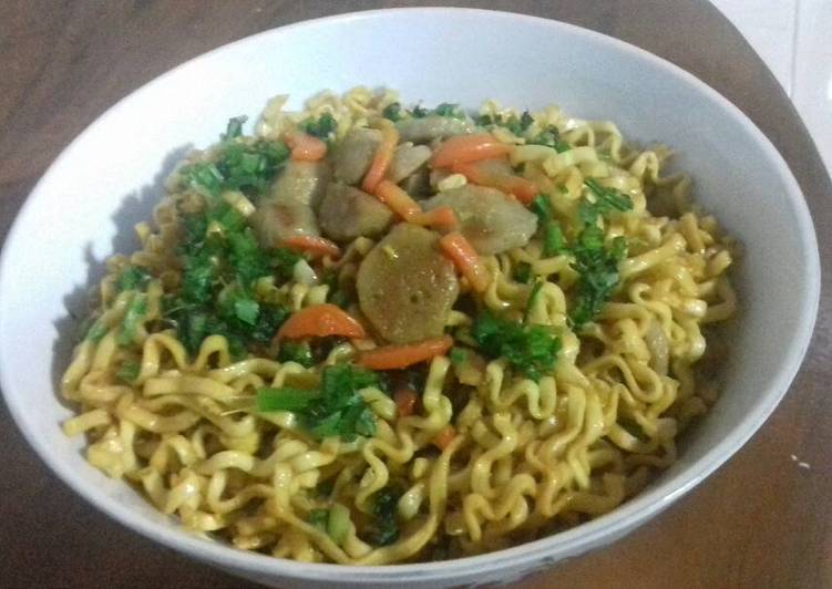 Mitinggor (mie keriting goreng)