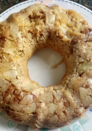 Una foto de Torta integral de pera y manzana