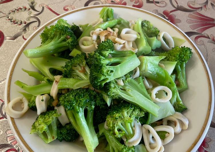 Broccoli with squid