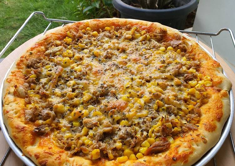 Langkah Mudah untuk Menyiapkan Corn Tuna Pizza Homemade &amp; Sausage Corn Pizza Homemade, Enak