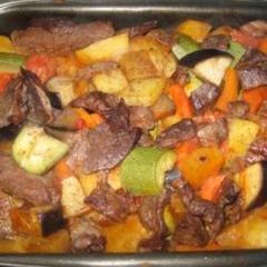 A picture of Vegetables and meat casserole - sayniyet khodra w lahmeh.