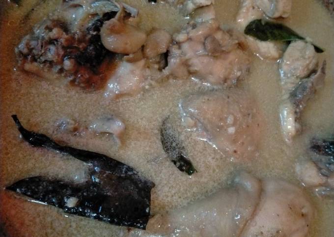 Wajib coba! Resep membuat Opor ayam kuah putih untuk Hari Raya yang sedap