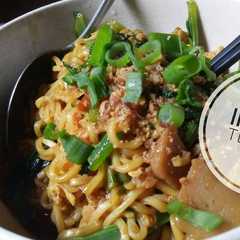 A picture of Indomie tek-tek/mie dok dok.