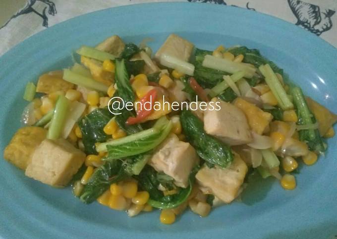 Cara Gampang Menyiapkan Tumis sawi tahu dan jagung manis, Enak Banget
