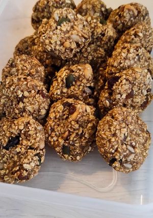 Banános, magvas, asztalt gyümölcsös zabkeksz recept fotója