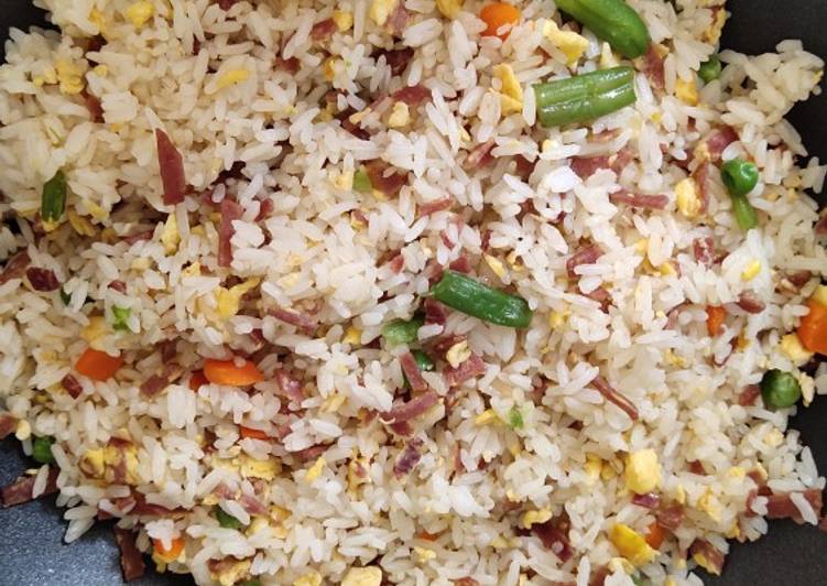 Cara Mudah Menyiapkan Nasi goreng hongkong Menggugah Selera