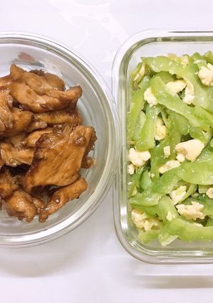 Hình của món Ức gà xào nước tương mật ong & khổ qua xào trứng.
