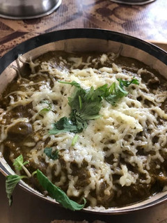 आलू पालक इन मखनी ग्रेवी (Aloo palak in makhani gravy recipe in hindi) रेसिपी मुख्य फोटो