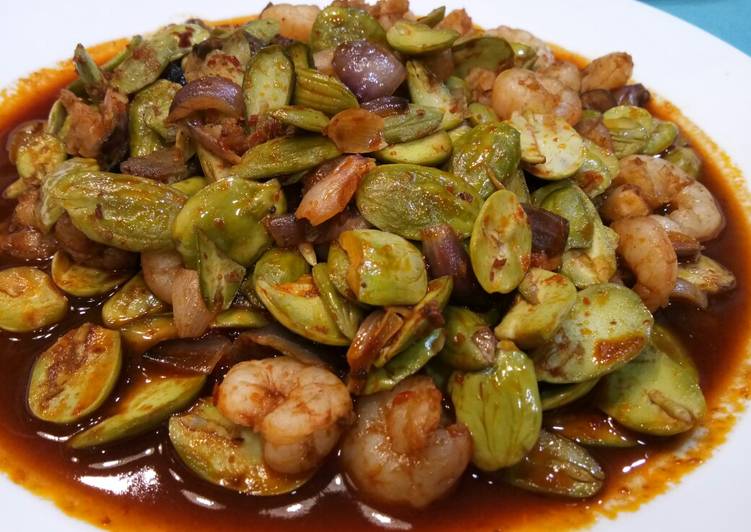 Steps to Make Perfect Petai With Prawn in Sambal