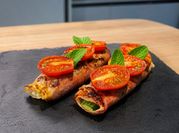 Una foto di zucchine ripiene