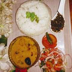 A picture of Mong masoor ki dall with bhagr waly rice.