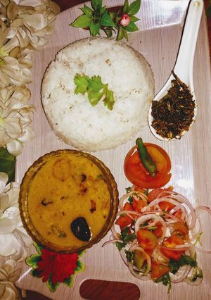 A picture of Mong masoor ki dall with bhagr waly rice.