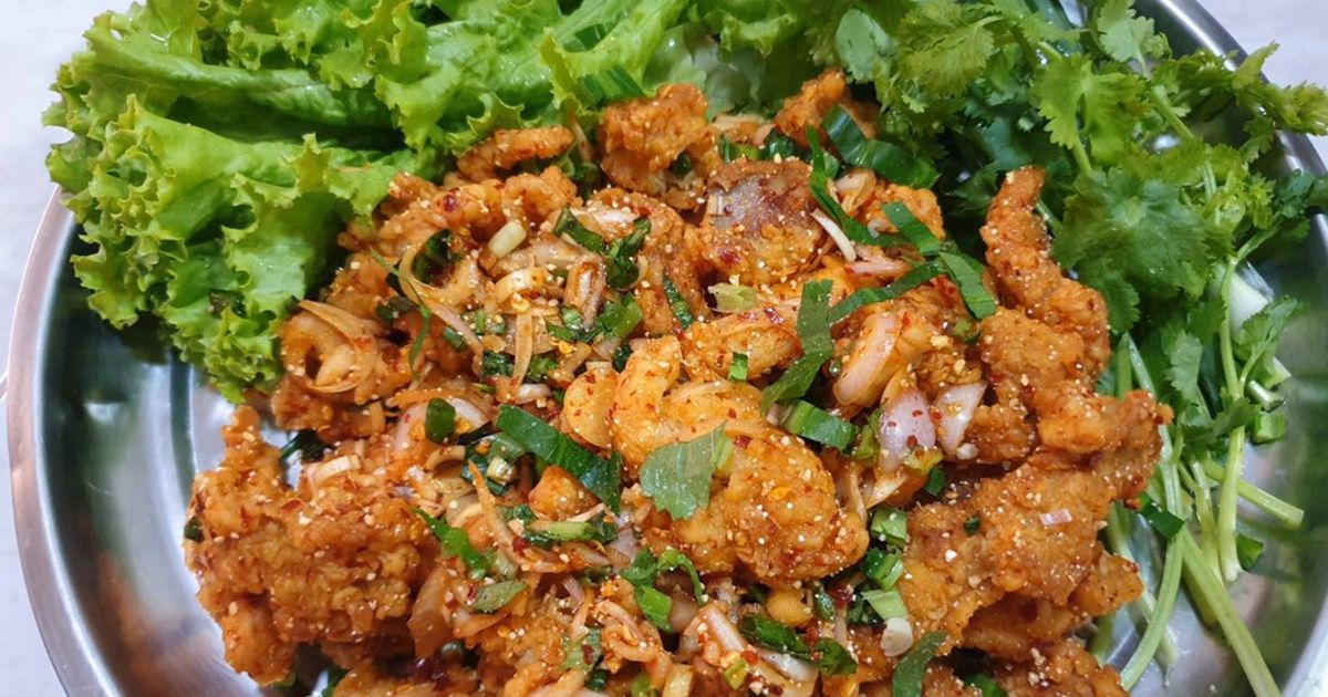 Qiz stakan ichida keldi