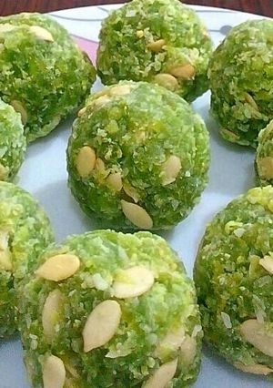 A picture of Kachche papite ke laddu (bina ghee aur mawa ke).