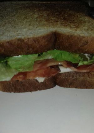 Una foto de Sándwich de pavo y tocino