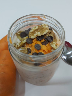 Una foto de Desayuno carrot cake🥕🥕 con avena y chía
