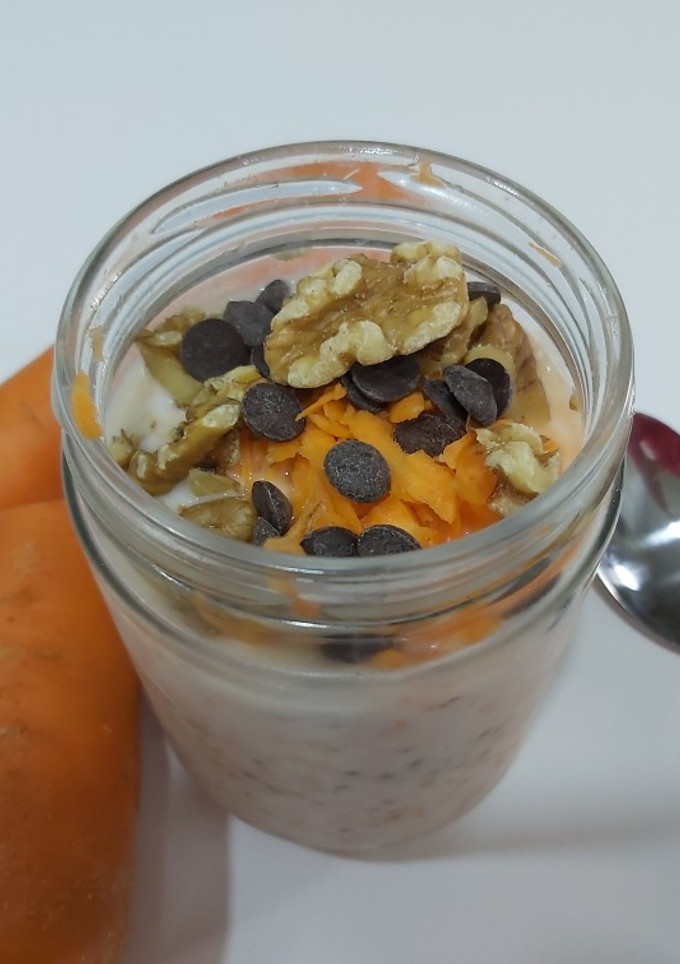 Una foto de Desayuno carrot cake🥕🥕 con avena y chía