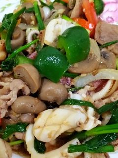 รูปของ ผัดพริกหวานหมูนุ่มปลาหมึก