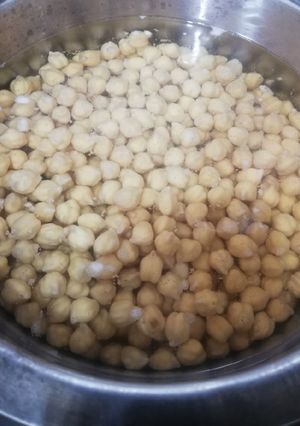 A picture of Boil chickpeas.